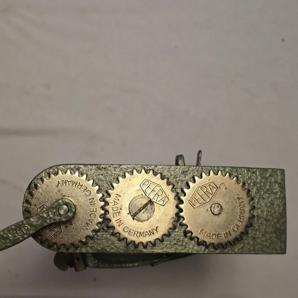 Vintage PEFRA Apple Peeler Corer Made in Germany‎ Green Cast Metal Hand Crank